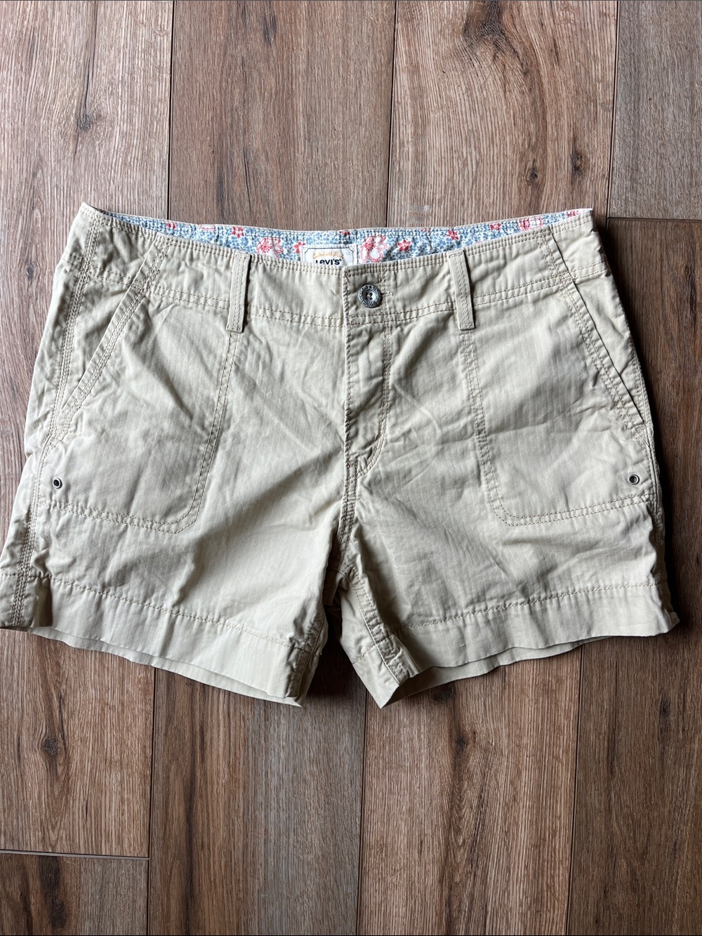 Levi's Women's Khaki Bermuda Shorts